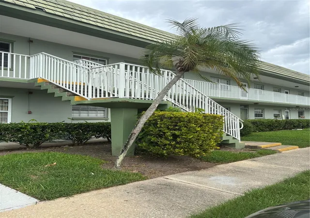 Listing Photo 4 - Condo for sale in building located at 1433 S Belcher Rd, Clearwater, FL 33764 - Unit #G1