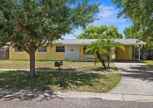 Photo 3 of Single family home for sale at 4733 W Wisconsin Ave, Tampa, FL 33616 | MLS# O6424467 | Listing updated on 2026-10-07