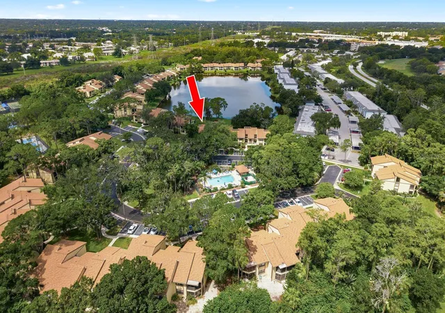 Photo 2 of Condo for sale at 10 Woodlake Pl, Oldsmar, FL 34677 | MLS# TB8528578 | Listing updated on 2026-09-28