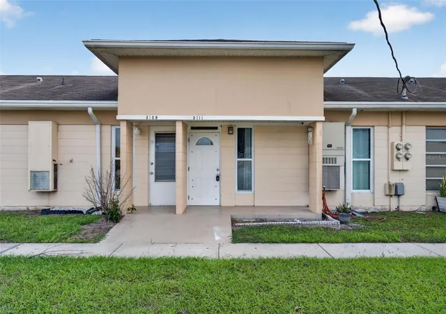 Photo 1 of Single family home for sale at 3111 Club Cir, Lakeshore, FL 33854 | MLS# O6424529 | Listing updated on 2026-10-06