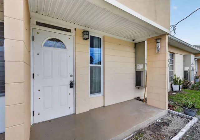 Photo 3 of House for sale at 3111 Club Cir, Lakeshore, FL 33854 | MLS# O6424529 | Listing updated on 2026-10-06