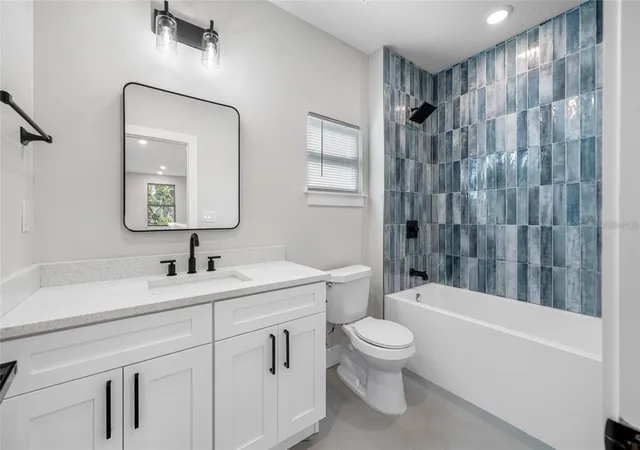 Photo 4 of Single family home for sale at 1039 53rd Avenue N, St Petersburg, FL 33703 | MLS# TB8528660 | Listing updated on 2026-10-28