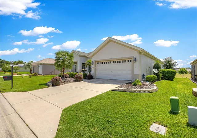 Photo 2 of Single family home for sale at 11855 Se 91st Circle, Summerfield, FL 34491 | MLS# OM728360 | Listing updated on 2026-09-19