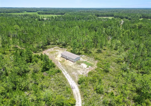 Photo 3 of Manufactured home for sale at 3450 Salyers Rd, Clermont, FL 34714 | MLS# L4963472 | Listing updated on 2026-10-15