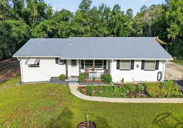 Photo 3 of Single family home for sale at 4500 Sw Freshwater Ct, Dunnellon, FL 34431 | MLS# OM728409 | Listing updated on 2026-09-11