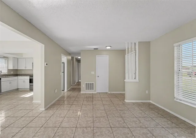 Photo 4 of Single family home for sale at 1822 Jasper Dr, Orlando, FL 32807 | MLS# O6424897 | Listing updated on 2026-09-25