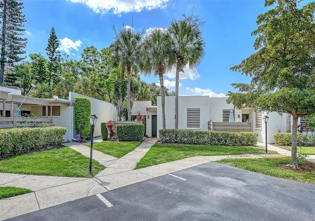 Condo for sale at 664 Woodlawn Dr, Bradenton, FL 34210 | MLS# A4699918 | Listing updated on 2026-09-13