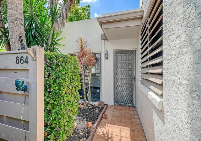 Photo 2 of Condo for sale at 664 Woodlawn Dr, Bradenton, FL 34210 | MLS# A4699918 | Listing updated on 2026-09-13
