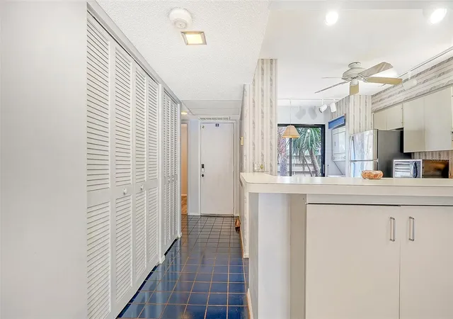 Photo 4 of Condo for sale at 664 Woodlawn Dr, Bradenton, FL 34210 | MLS# A4699918 | Listing updated on 2026-09-13