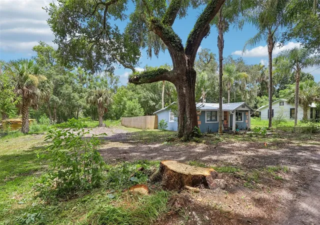 Photo 3 of Single family home for sale at 521 S 9th Street, Crescent City, FL 32112 | MLS# FC319952 | Listing updated on 2026-10-02