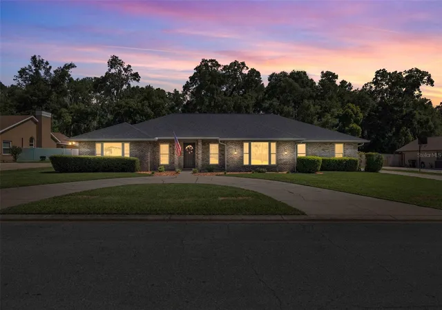 Photo 3 of Single family home for sale at 2611 Se 27 Street, Ocala, FL 34471 | MLS# OM728454 | Listing updated on 2026-09-22