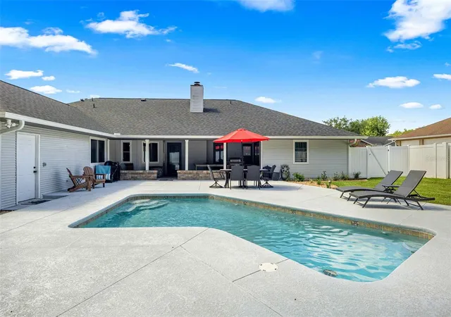Photo 3 of Single family home for sale at 2611 SE 27 Street, Ocala, FL 34471 | MLS# OM728454 | Listing updated on 2026-09-22