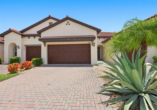 Townhouse for sale at 5305 Stoic Vale Dr, WIMAUMA, FL 33598 | MLS# TB8529292