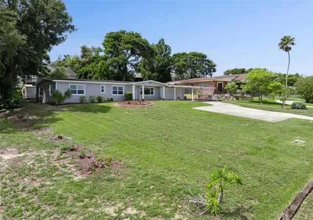 Photo 2 of Single family home for sale at 1024 Sunset Dr, Lake Wales, FL 33853 | MLS# P4939322 | Listing updated on 2026-09-11