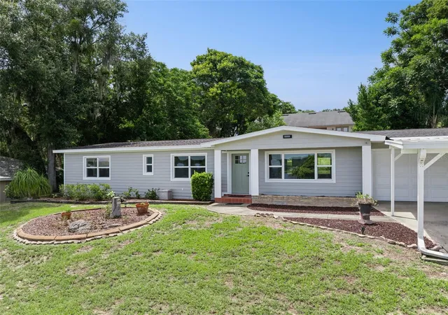 Photo 3 of Single family home for sale at 1024 Sunset Dr, Lake Wales, FL 33853 | MLS# P4939322 | Listing updated on 2026-09-11