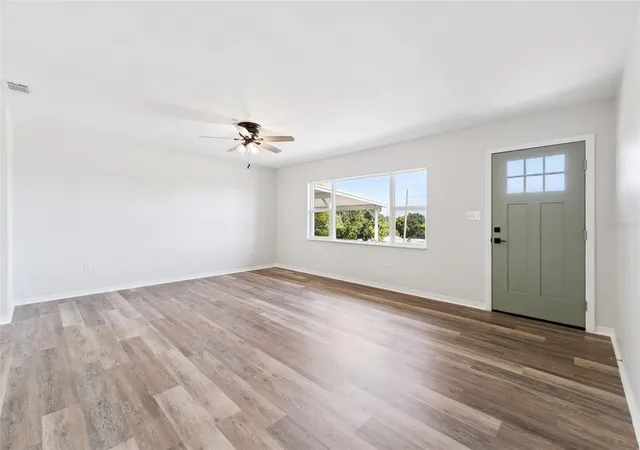 Photo 3 of Single family home for sale at 1024 Sunset Dr, Lake Wales, FL 33853 | MLS# P4939322 | Listing updated on 2026-09-11