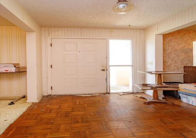 Photo 2 of Single family home for sale at 1016 Cathy Dr, Altamonte Springs, FL 32714 | MLS# O6425377 | Listing updated on 2026-10-06