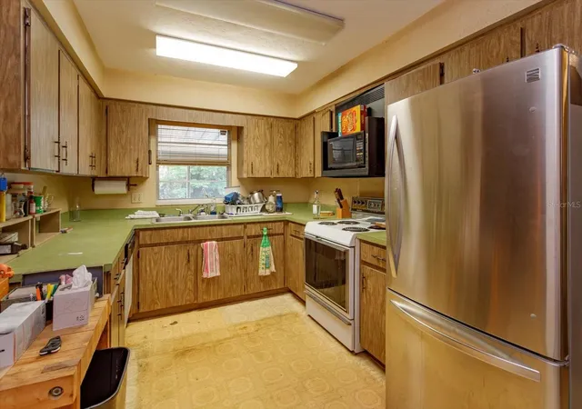 Photo 4 of Single family home for sale at 1016 Cathy Dr, Altamonte Springs, FL 32714 | MLS# O6425377 | Listing updated on 2026-10-06