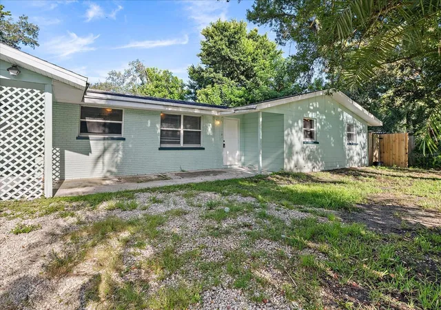 Photo 2 of Single family home for sale at 403 Pinewood Ave, Nokomis, FL 34275 | MLS# A4700154 | Listing updated on 2026-09-17