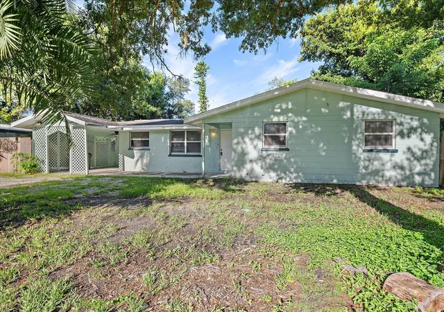Photo 3 of Single family home for sale at 403 Pinewood Ave, Nokomis, FL 34275 | MLS# A4700154 | Listing updated on 2026-09-17