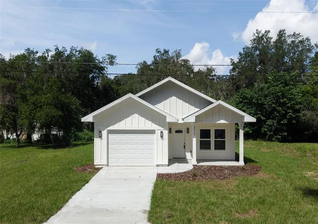 Photo 3 of Single family home for sale at 2402 Ne 70th Street, Gainesville, FL 32609 | MLS# GC542005 | Listing updated on 2026-09-15