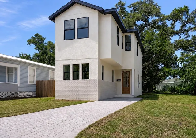 Photo 1 of Single family home for sale at 2410 E 20th Avenue, Tampa, FL 33605 | MLS# TB8529743 | Listing updated on 2026-09-11