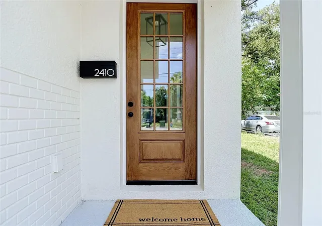 Photo 3 of Single family home for sale at 2410 E 20th Avenue, Tampa, FL 33605 | MLS# TB8529743 | Listing updated on 2026-09-11