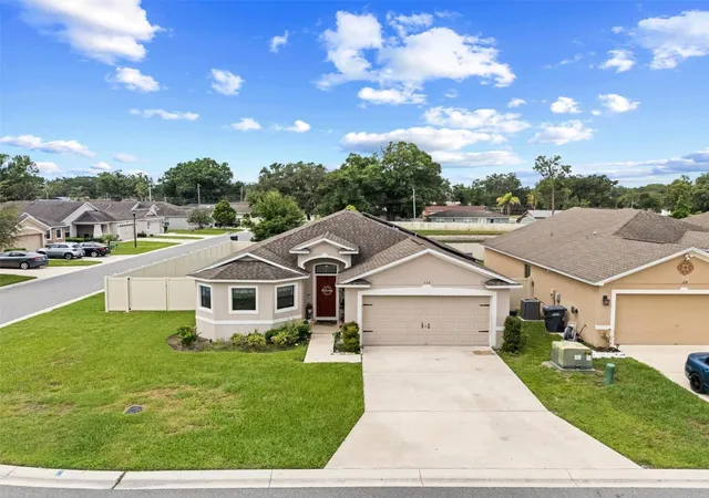 Photo 2 of Single family home for sale at 133 Crossing Dr, Lakeland, FL 33809 | MLS# P4939332 | Listing updated on 2026-10-23