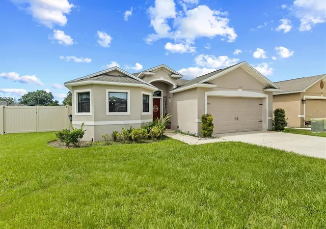 Photo 3 of Single family home for sale at 133 Crossing Dr, Lakeland, FL 33809 | MLS# P4939332 | Listing updated on 2026-10-23