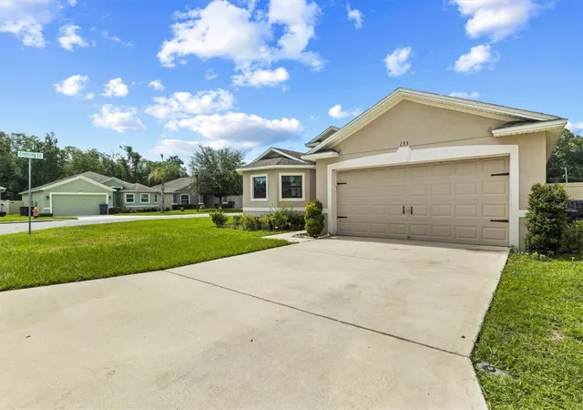 Photo 4 of Single family home for sale at 133 Crossing Dr, Lakeland, FL 33809 | MLS# P4939332 | Listing updated on 2026-10-23