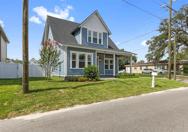 Photo 3 of Single family home for sale at 1224 E Chelsea St, Tampa, FL 33603 | MLS# TB8529855 | Listing updated on 2026-09-13