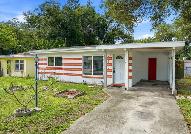 Photo 3 of Single family home for sale at 427 1st Avenue NE, Largo, FL 33770 | MLS# TB8529865 | Listing updated on 2026-09-14