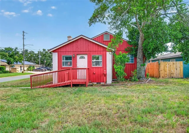 Photo 1 of Single family home for sale at 2600 25th Avenue N, Saint Petersburg, FL 33713 | MLS# TB8529906 | Listing updated on 2026-09-28