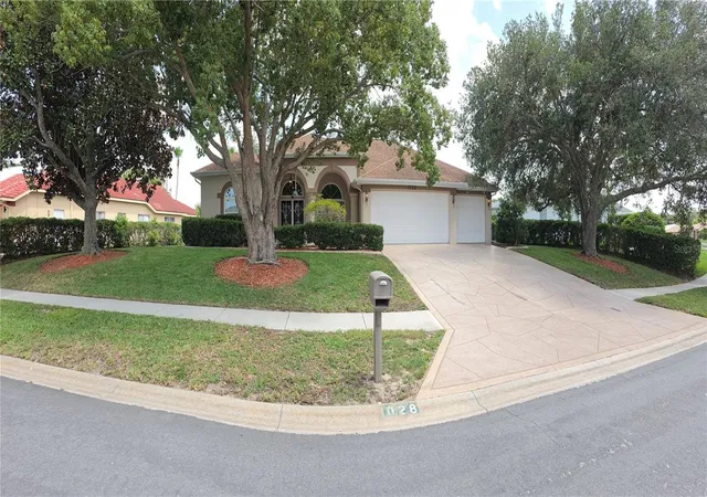 Photo 2 of Single family home for sale at 1028 Archway Dr, Spring Hill, FL 34608 | MLS# W7887719 | Listing updated on 2026-09-15