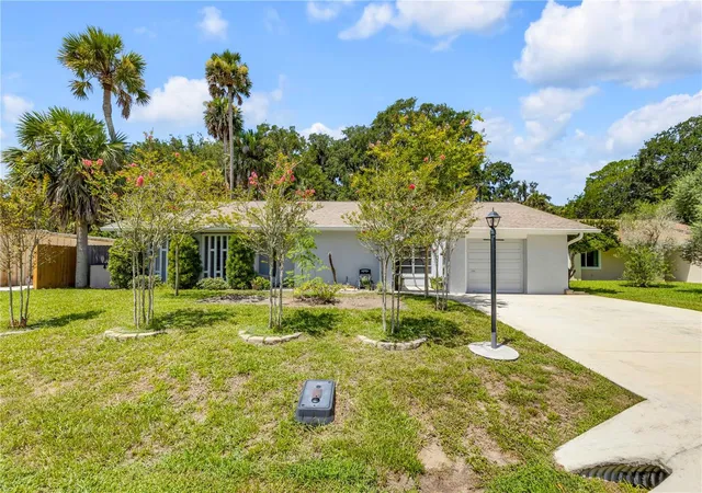 Photo 1 of Single family home for sale at 19 Crompton Pl, Palm Coast, FL 32137 | MLS# O6425799 | Listing updated on 2026-09-11