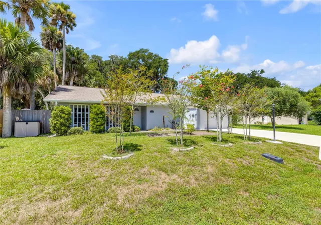 Photo 3 of Single family home for sale at 19 Crompton Pl, Palm Coast, FL 32137 | MLS# O6425799 | Listing updated on 2026-09-11