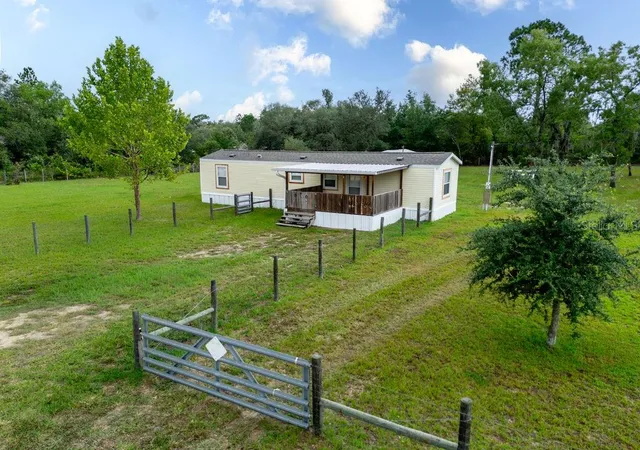 Photo 2 of Manufactured home for sale at 12551 NE 14th Street, Williston, FL 32696 | MLS# OM728647 | Listing updated on 2026-09-09