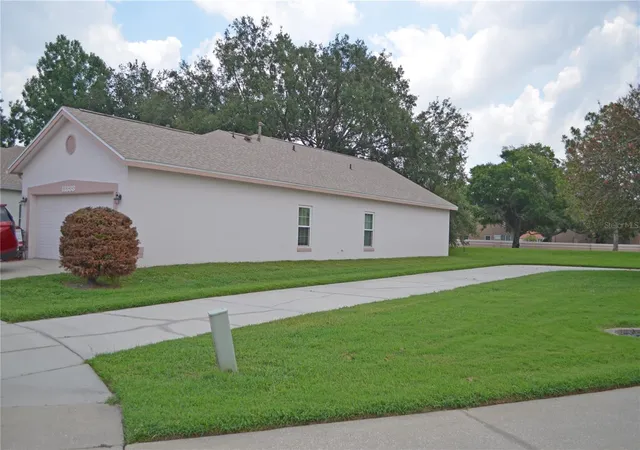 Photo 3 of Single family home for sale at 11333 Pink Blossom Ct, Orlando, FL 32821 | MLS# O6425943 | Listing updated on 2026-09-19