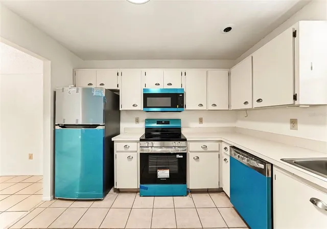 Listing Photo 5 - Condo for sale in building located at 11805 Skylake Pl, TAMPA, FL 33617 - Unit #C