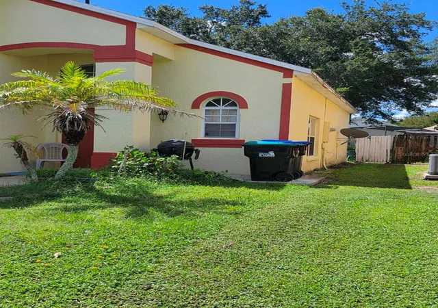 Photo 2 of Single family home for sale at 2261 Blue Sapphire Cir, Orlando, FL 32837 | MLS# O6426105 | Listing updated on 2026-09-15