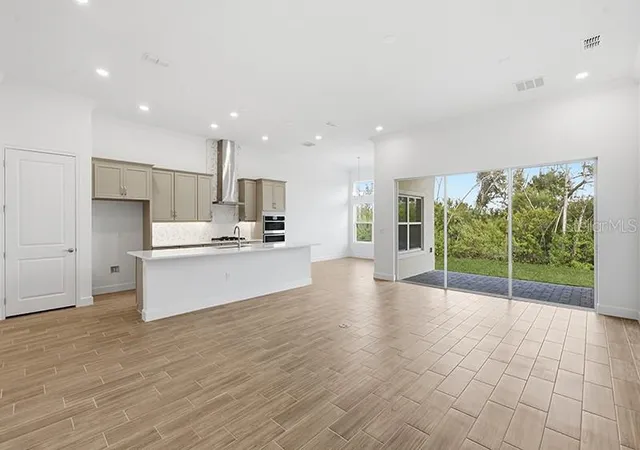 Photo 4 of Single family home for sale at 911 Signet Dr, Apollo Beach, FL 33572 | MLS# O6426184 | Listing updated on 2026-10-05