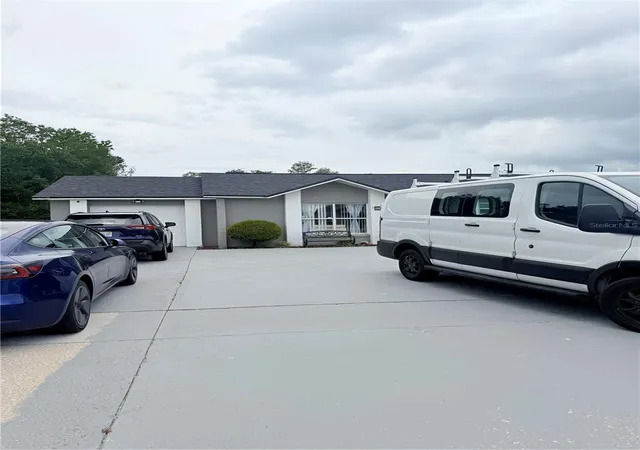 Photo 3 of Single family home for sale at 608 Jaguar Ct, Kissimmee, FL 34759 | MLS# G5115249 | Listing updated on 2026-10-08