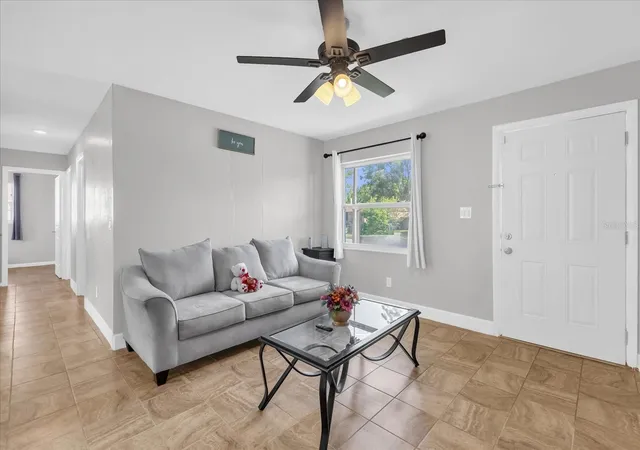 Photo 3 of Sale Pending at 5390 Botany Ct, Orlando, FL 32811 | MLS# R4911673 | Listing updated on 2026-10-29