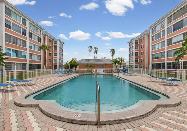 Photo 3 of Condo for sale at 6800 20th Avenue N #503, Saint Petersburg, FL 33710 | MLS# TB8530519 | Listing updated on 2026-10-17