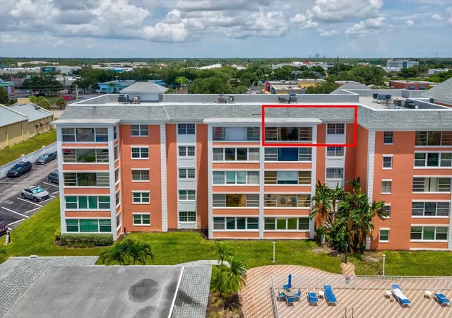 Photo 2 of Condo for sale at 6800 20th Avenue N #503, Saint Petersburg, FL 33710 | MLS# TB8530519 | Listing updated on 2026-10-17