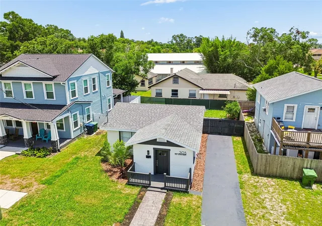 Photo 36 of Single family home for sale at 203 E Emma St, TAMPA, FL 33603 | MLS# W7887788 | Listing updated on 2026-10-07