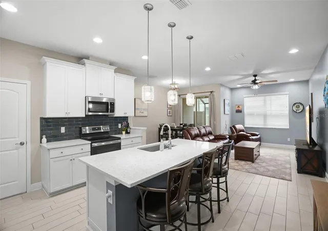 Photo 4 of Townhouse for sale at 2465 Foggy Crk Cir, Clearwater, FL 33764 | MLS# TB8530608 | Listing updated on 2026-09-15