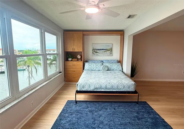 Listing Photo 5 - Condo for sale in building located at 5925 Shore Blvd S, Gulfport, FL 33707 - Unit #405