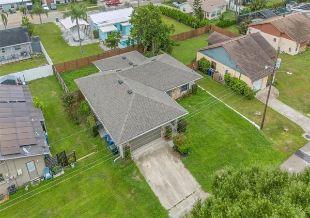 Photo 2 of Single family home for sale at 3209 Pafko Dr, Sarasota, FL 34232 | MLS# A4700478 | Listing updated on 2026-10-07