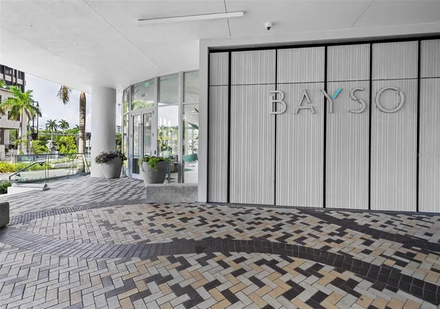Photo 1 of Condo for sale at 301 Quay Cmns #1009, Sarasota, FL 34236 | MLS# A4700480 | Listing updated on 2026-09-11